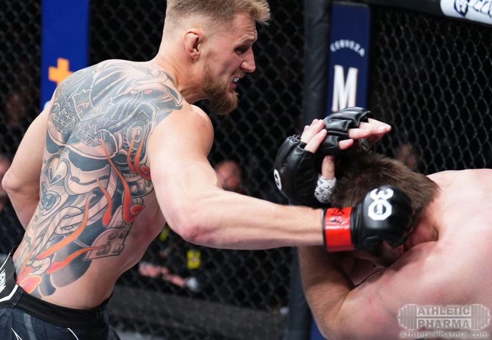 Александр Волков побеждает в UFC 12 марта